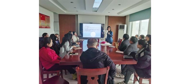 熱烈歡迎武漢紡織大學(xué)服裝學(xué)院張丹教授蒞臨授課指導(dǎo)！